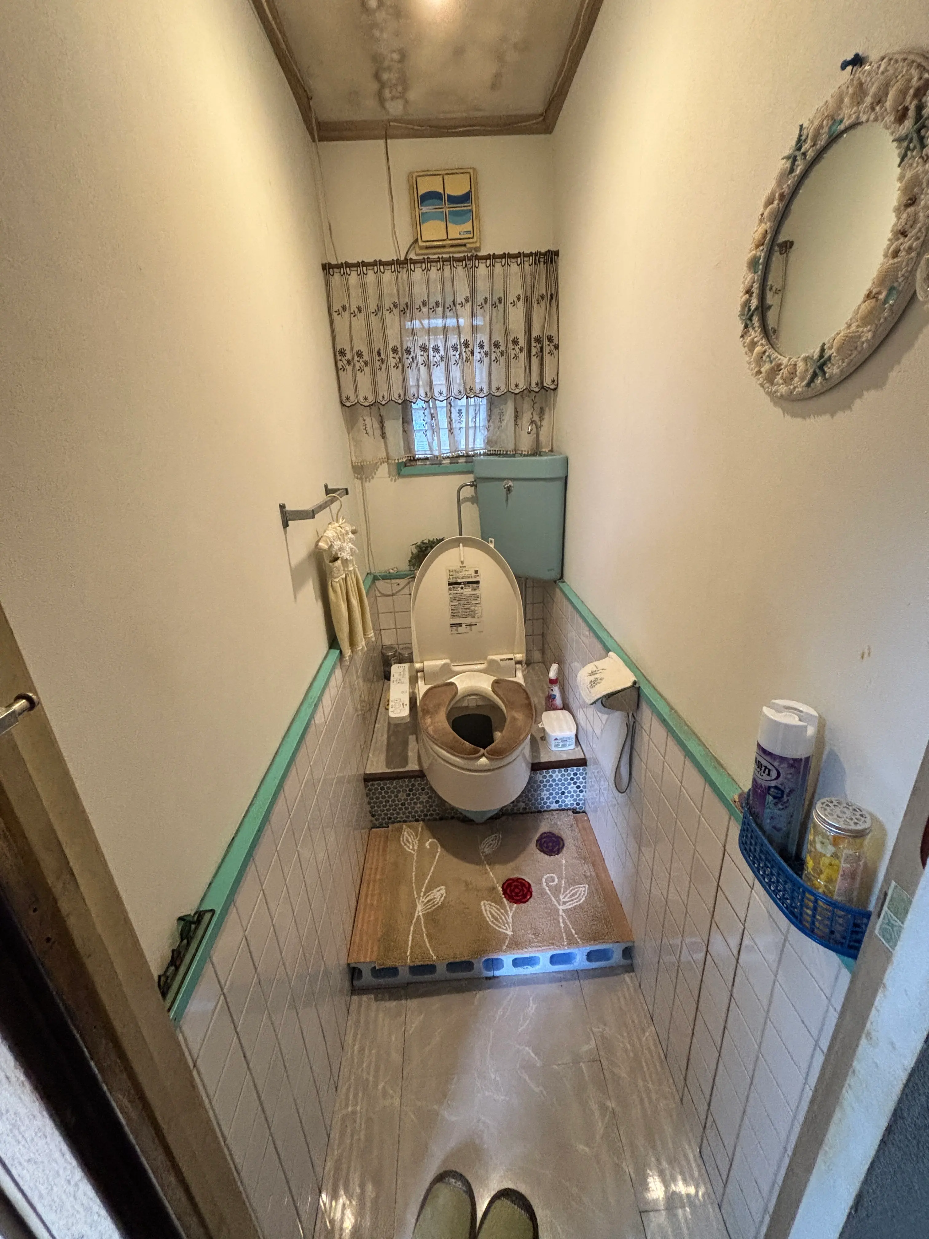 和式トイレから洋式トイレへの施工前写真